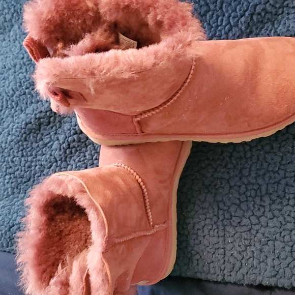 UGG BOOTS - Picture 3 of 7